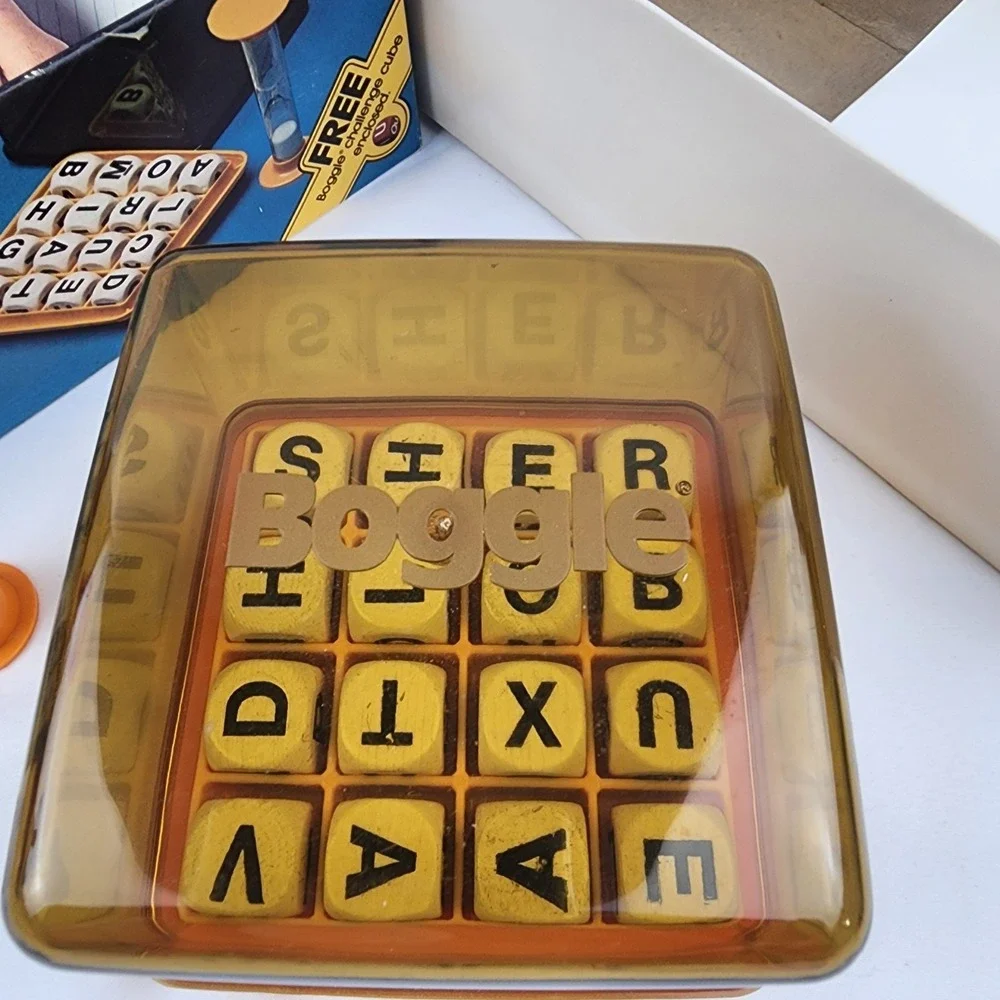 Vintage Boggle Parker Brothers 1976 Original Box Free Challenge Cube‎ Rare - Picture 4 of 5